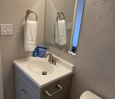 University Heights Apartment | Studio Wbalcony - Near Nob Hill, Unm & Downtown
