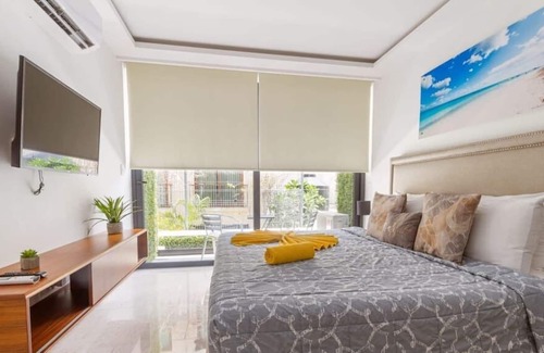 12th Street Apartment | Studio with AC Kitchen Pool Gym and Rooftop view