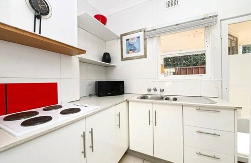 Kingsford Apartment | Studio with all basic needs and located in a quiet, leafy suburb near transport