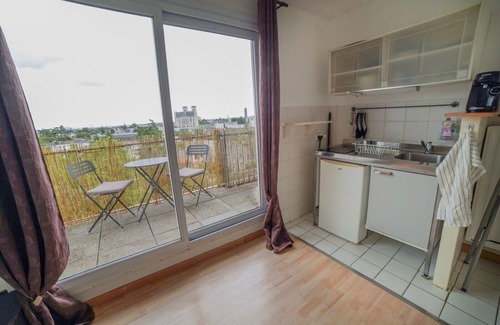 Coudray Apartment | Studio with balcony and view of Nantes