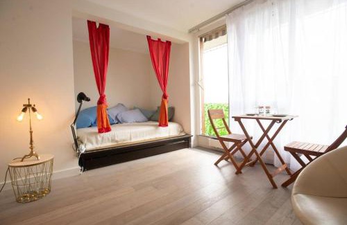 Quartier du Petit-Montrouge Apartment | Studio with Balcony