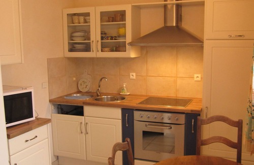 Annecy Apartment | Studio with Balcony Mountain View 3min Lake. Close to shops and transportation