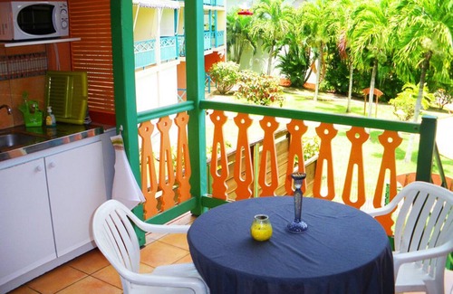 Sainte-Anne Apartment | Studio with balcony close to the beach