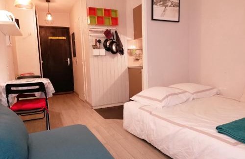 Chamonix City Centre Apartment | Studio with balcony, Mt Blanc view, parking, center of Chamonix