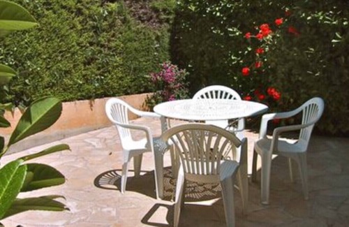 Antibes Apartment | Studio with beautiful terrace in a quiet closed villa, near sand beaches
