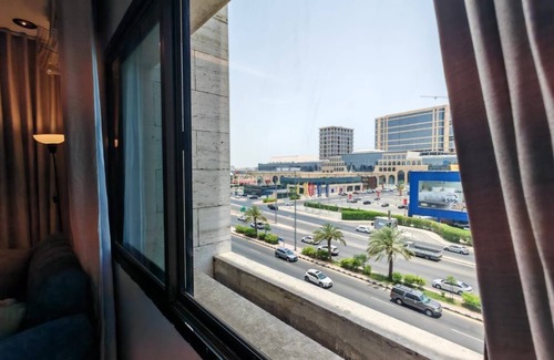 Al Faisaliyah Apartment | Studio with hotel furniture and a prime location