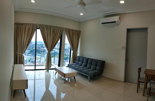 Sungai Buloh Apartment | Studio with KLCC View by Gavin