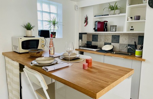 Bagneux Apartment | Studio with lovely outdoor terrace 10 minutes from Paris (14th) classified 1*.
