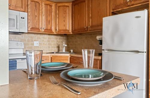 Midtown Ocean City Apartment | Studio with modern kitchen, one block to beach, boardwalk, and has a pool!