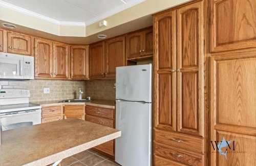 Midtown Ocean City Apartment | Studio with modern kitchen, one block to beach, boardwalk, and has a pool!