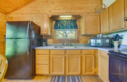 Eureka Springs Apartment | Studio with Mtn Views, 1 Mi to Thorncrown Chapel!