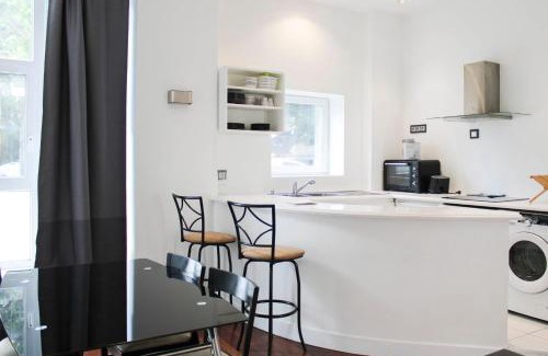 Bois-Colombes Apartment | Studio with patio 15 min by subway from Paris