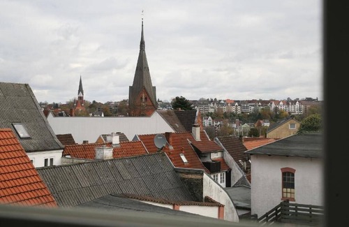 Flensburg Apartment | Studio with panoramic view, centrally located in d. Old town, quiet location with WLAN