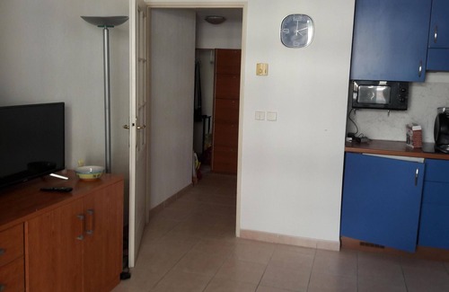 Les Baumettes Apartment | Studio with parking 500 m from the sea