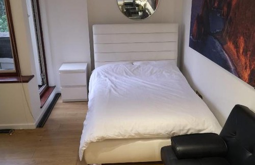 Westminster Apartment | Studio with parking in the centre of London!