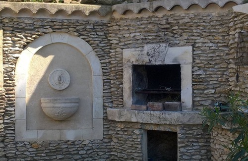 Beaucaire Apartment | Studio with pool on the Provencal hills