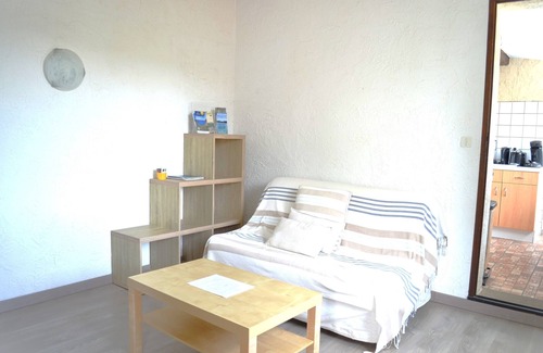 La Crau Apartment | Studio with pool view