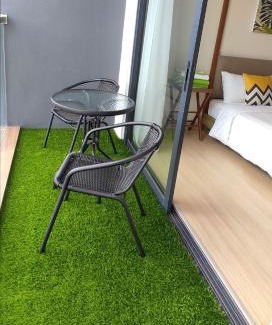 Balok Apartment | Studio with Privacy Balcony and NETFLIX at TimurBay Sea Front Residence