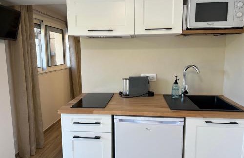 Valbonne Apartment | Studio with private car park and air con