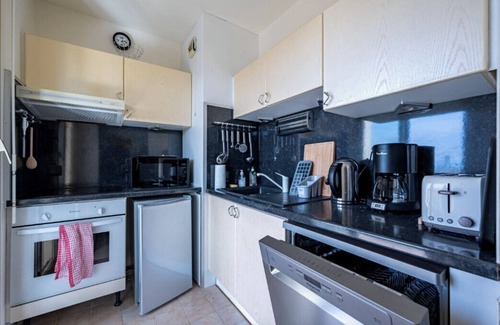 Le Cannet Apartment | Studio with sea and pool view