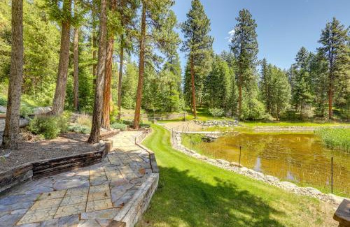 Libby Apartment | Studio with Shared Hot Tub Walk to Happys Inn