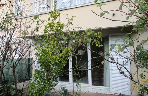 Quartier Centre Ville Apartment | Studio with sunny garden