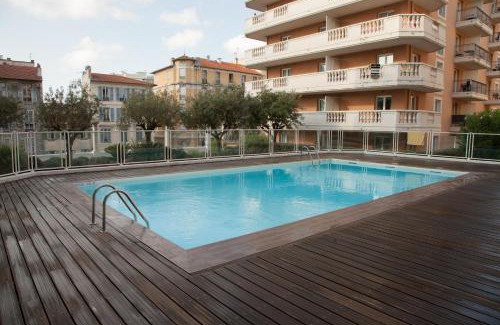 Les Baumettes Apartment | Studio With Swimming Pool 80 meters near the beach