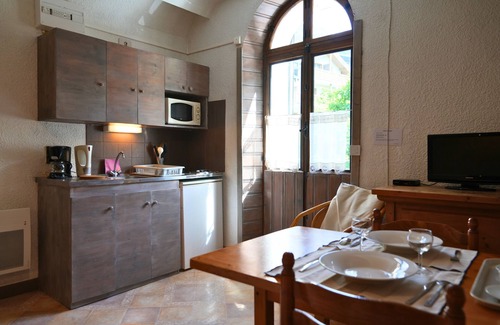 Brides-les-Bains Apartment | Studio with twin beds