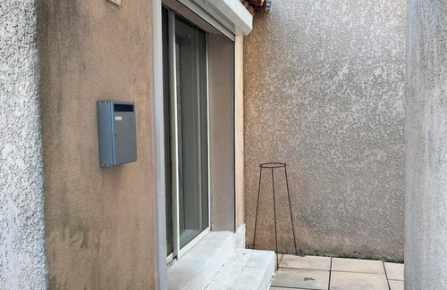 Aix-en-Provence Apartment | Studio with terrace in serenity
