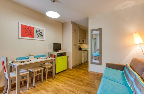 La Grande-Motte Apartment | Studio with terrace and sea view on the beach in La Grande Motte