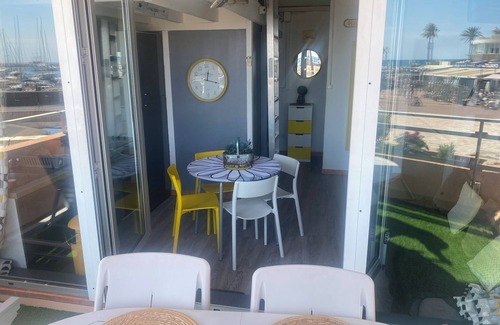 Saint-Nazaire Apartment | Studio with terrace overlooking sea, port and mountains.