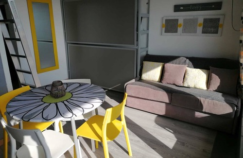 Saint-Nazaire Apartment | Studio with terrace overlooking sea, port and mountains.