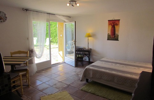 Le Thoronet Apartment | Studio with terrace and garden Ground floor of Villa pool and parking