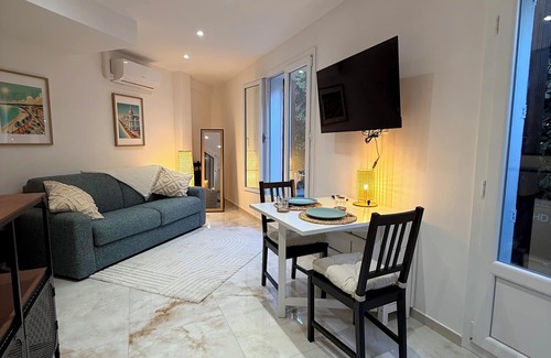 Mantega Apartment | Studio with terrace - Quartier Libération