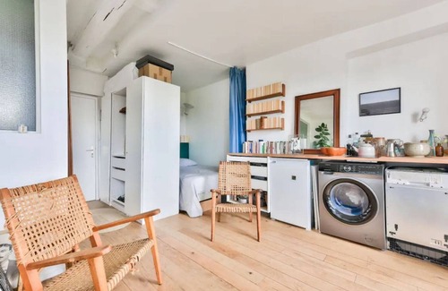 Riquet Stalingrad Apartment | Studio with view of Montmartre