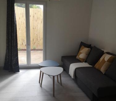 Candillargues House | Studio zen au calme avec piscine partagée