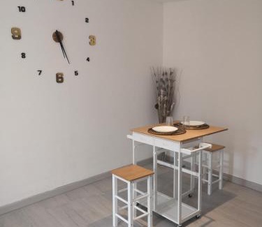 Candillargues House | Studio zen au calme avec piscine partagée