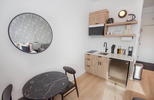 Plateau Mont Royal Apartment | Studio14/Plateau/St-Denis/Terraces/SelfCheck-In/AC