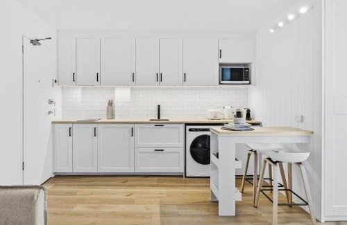 Bondi Junction Apartment | Studio3 Chic Bondi Abode with Pool & AC