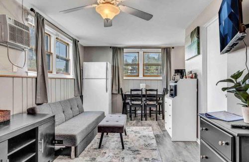 Aurora Apartment | Studiobig Tvfree Wififree Pkgnear Downtown88
