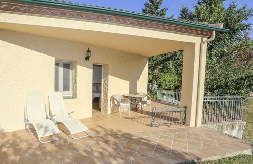 Darnius Apartment | Studios 2/4 (1 Bedroom, Sleep 4)