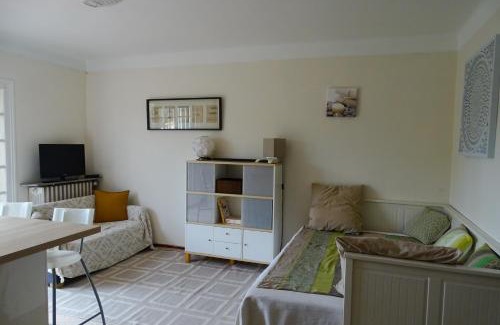 Le Pradet Apartment | Studios proches de la mer plein soleil