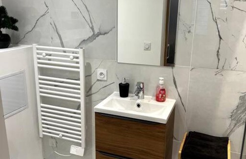 Roubaix Apartment | Studios tres chaleureux