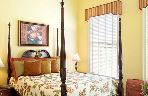 French Quarter Resort | Study at The Lodge Alley Inn