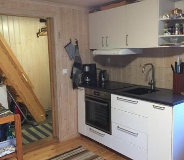 Stromstad O Apartment | Stuga vid viltåker nära norska gränsen