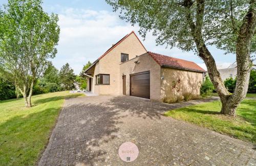 Witte Burg Villa | Stuifduinenhuis by BLOSS, villa aan de duinen met grote tuin
