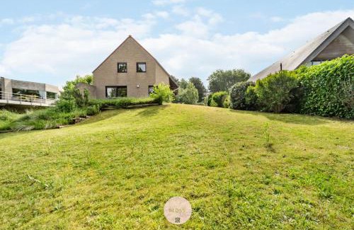 Witte Burg Villa | Stuifduinenhuis by BLOSS, villa aan de duinen met grote tuin