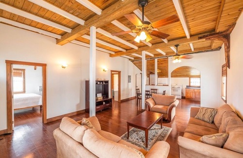 Cockburn Town House | Stunning Oceanview House with beautiful sunsets! 5 mins to the beach