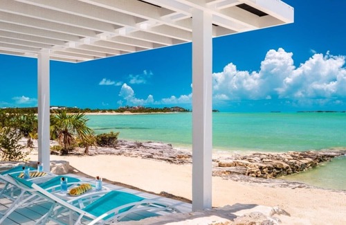 Juba Sound Villa | Stunning 4 Bedroom Beach Front Villa - Turks & Caicos