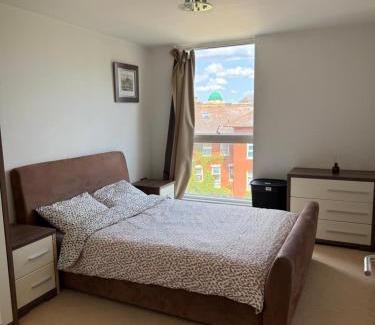 Rotherhithe Apartment | Stunnin 2BR , 2BA Flat Canada Water, private parking
